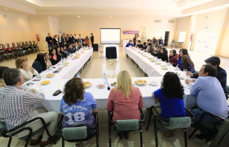 “En las escuelas de la provincia existe capacidad y conocimiento para hacer cosas nuevas”