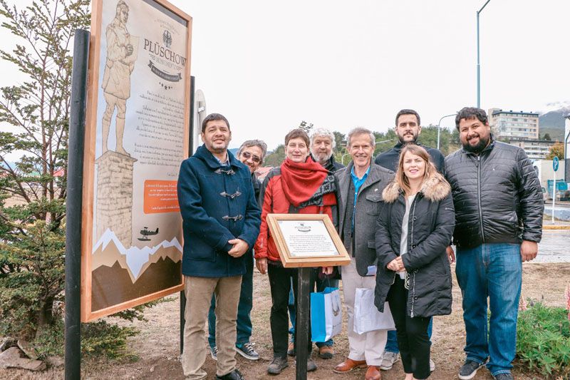Homenajearon en Ushuaia a Gunther Plüschow