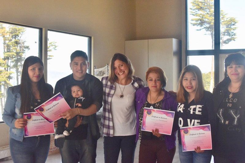 Capacitaron en el oficio de peluquería a mujeres de Ushuaia