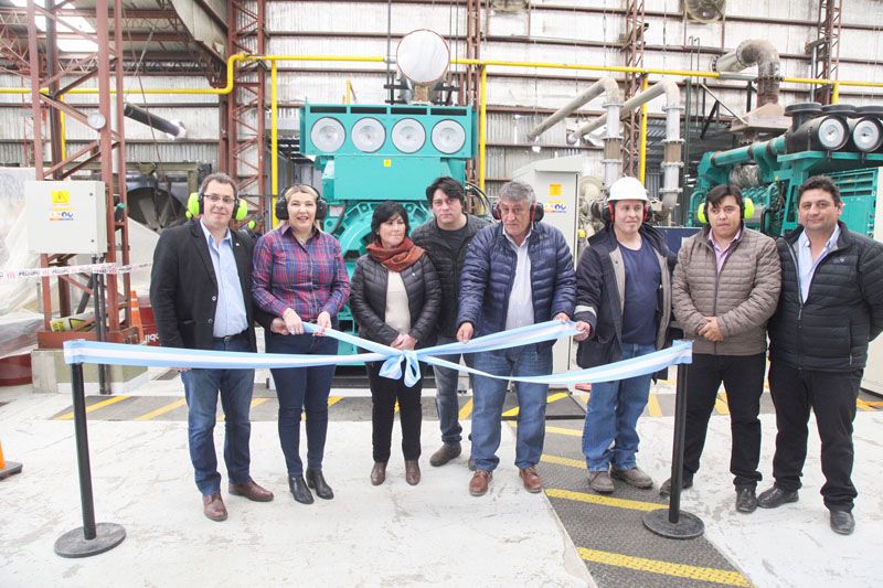 Bertone entregó camiones para mantener la red eléctrica de Tolhuin