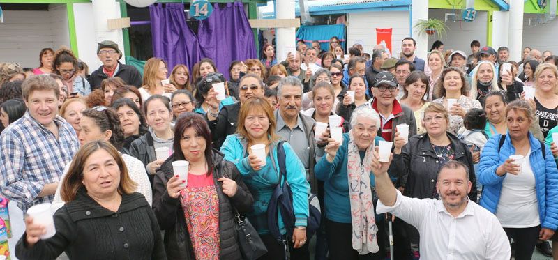Brindis con emprendedores, artesanos y productores locales 