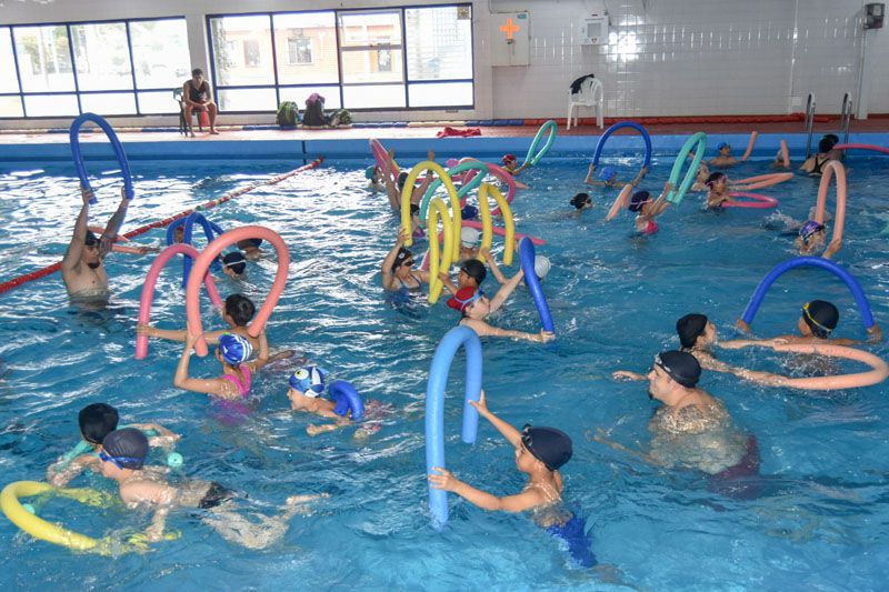 Plena actividad en natatorios municipales