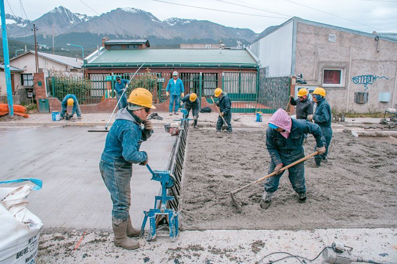 Comenzó pavimentación de Fuegia Basket 