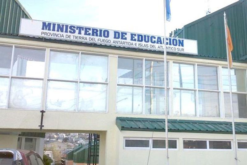 Docente exonerado por atacar a supervisoras