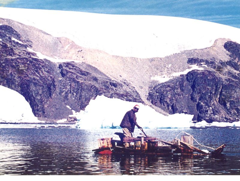 Un científico de Ushuaia rememoró la expedición que navegó 80 kilómetros en balsa por la Antártida