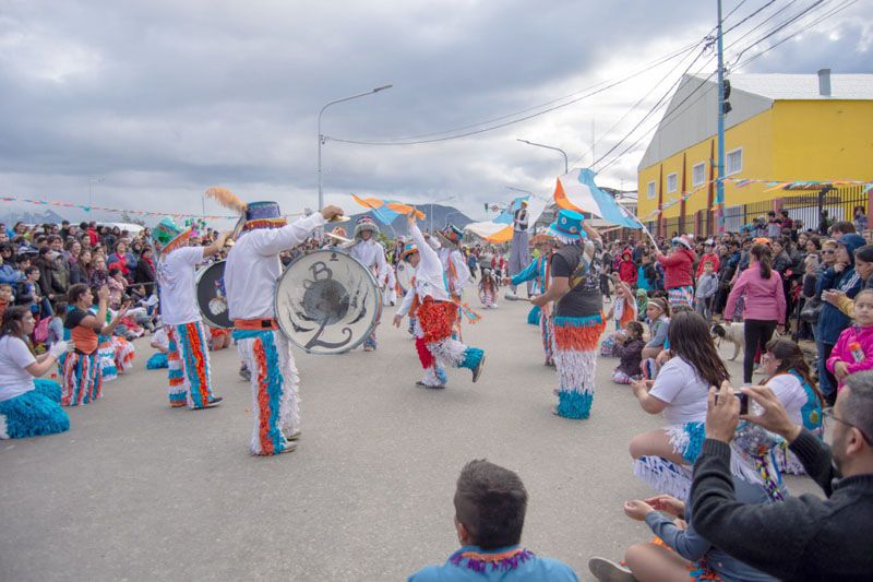 Miles de vecinos festejaron el carnaval en Ushuaia