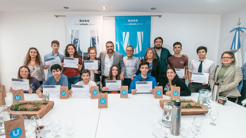 Entregaron certificados a alumnos que hicieron pasantías en Turismo municipal