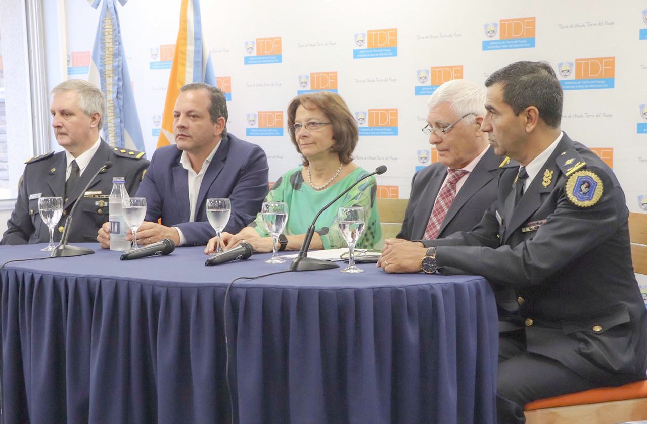 Brindan capacitación a efectivos de las fuerzas de seguridad