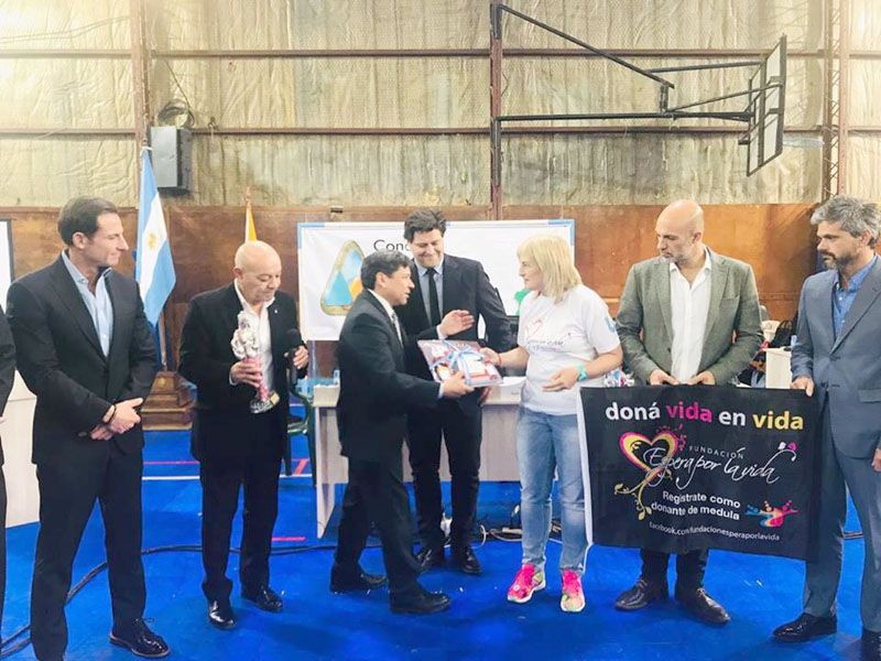 Musumeci recibió un reconocimiento por su actividad solidaria