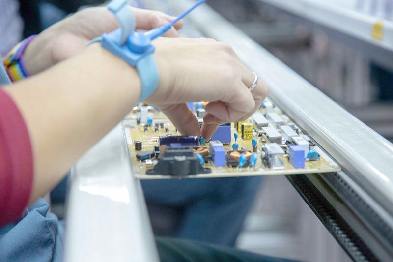 Una fábrica electrónica confeccionó un listado de 48 operarios “ausentistas”