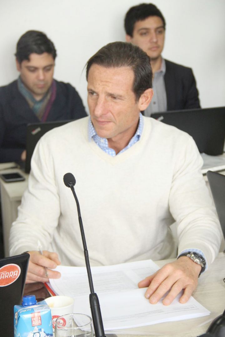 Bertotto solicitará la intervención de Cancillería por el avance de las salmoneras en Chile