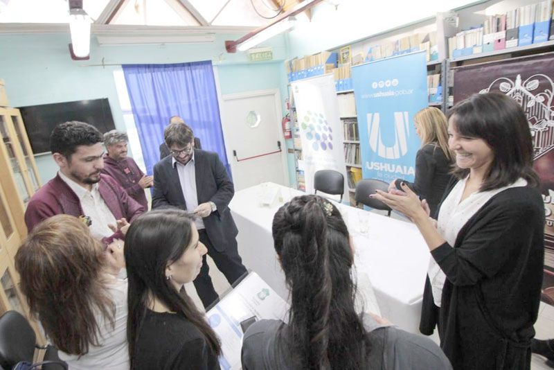 Se entregaron versiones inclusivas de la Carta Orgánica de Ushuaia