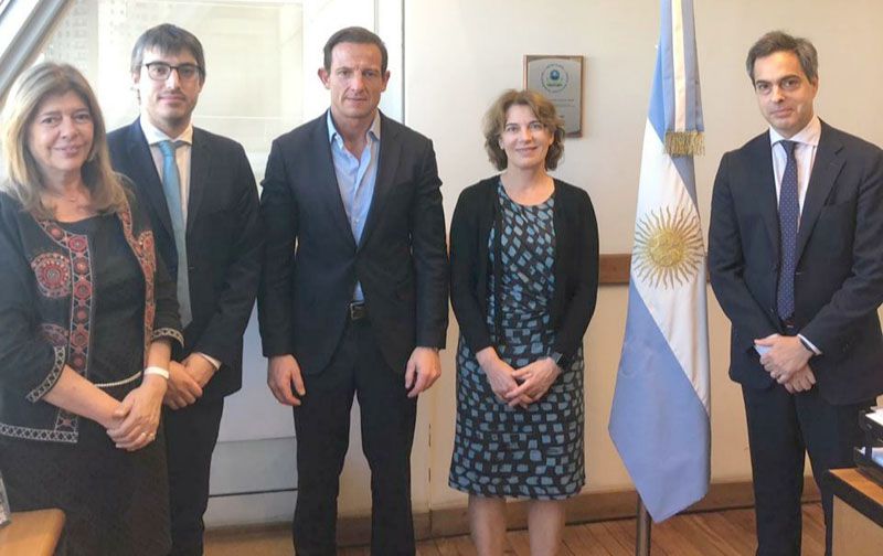 Cancillería intervendrá ante Chile por el avance de las salmoneras