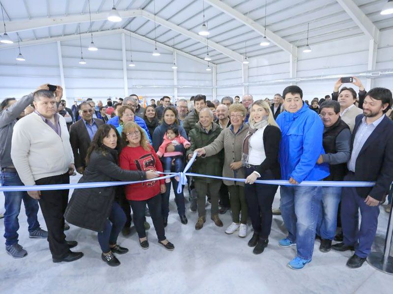 Bertone inauguró salón de usos múltiples de los taxistas unidos