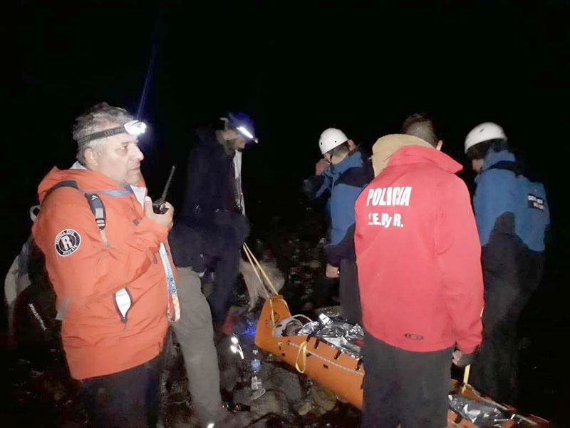 Rescatan a hombre herido en el Río Encajonado