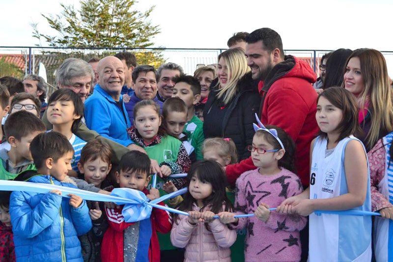 Vuoto y Bertone inauguraron un playón deportivo