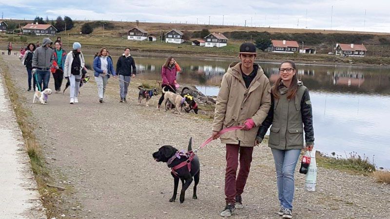 Más de 150 vecinos participaron en la ‘Caninata’ de ARAF