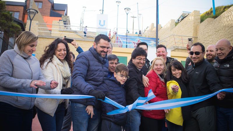 Vuoto inauguró la nueva escalera de calle Rosas junto a comerciantes de la zona