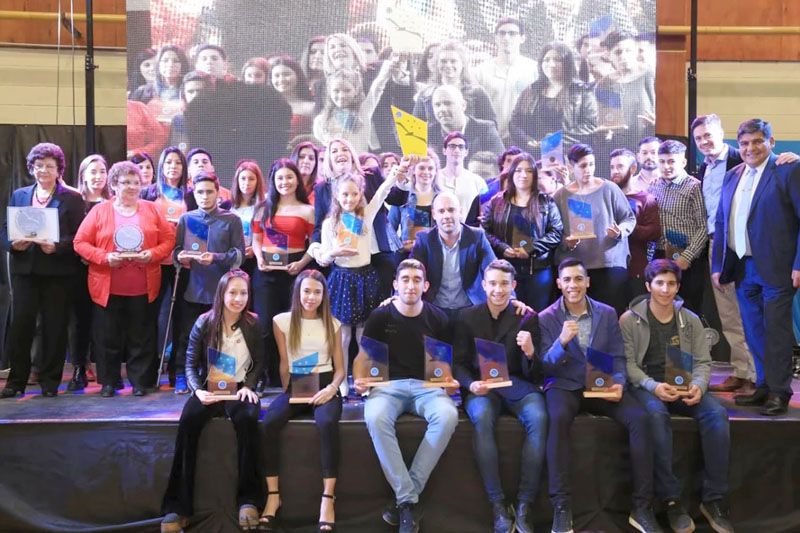 Bertone entregó los premios Albatros