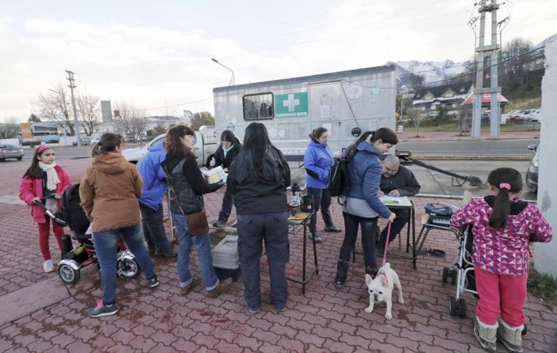 Vecinos adoptaron perros de los caniles municipales