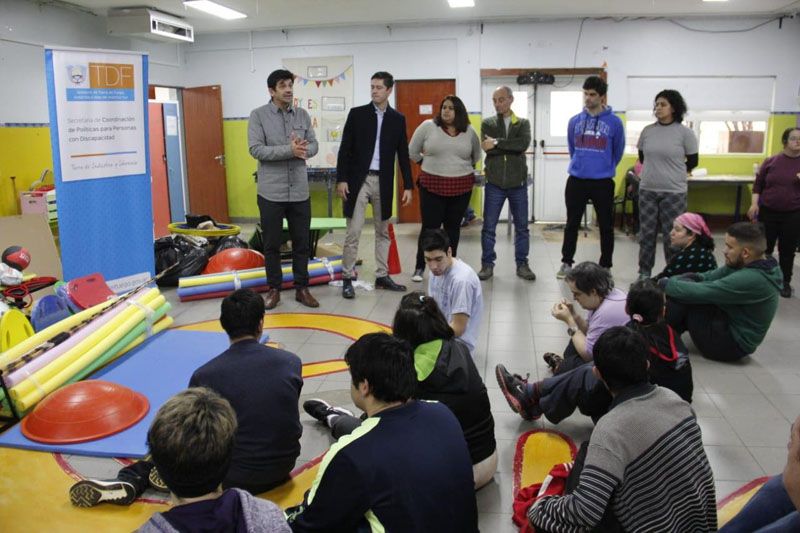 Entregaron materiales deportivos al CAAD de Río Grande