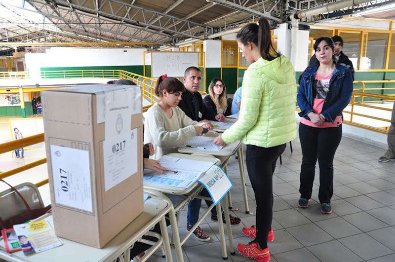 50 escuelas habilitadas y 459 mesas