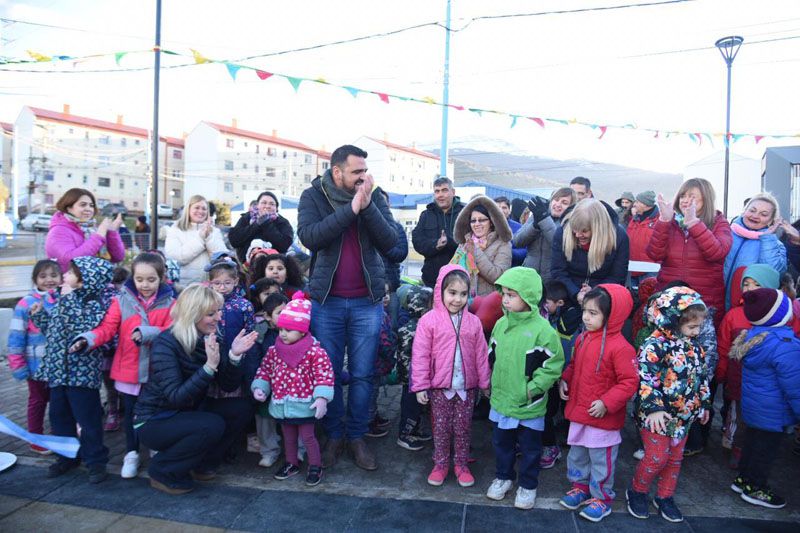 Vuoto inauguró la plaza de las 640 Viviendas