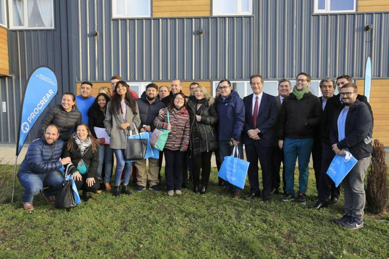 Bertone entregó viviendas a profesionales de la salud