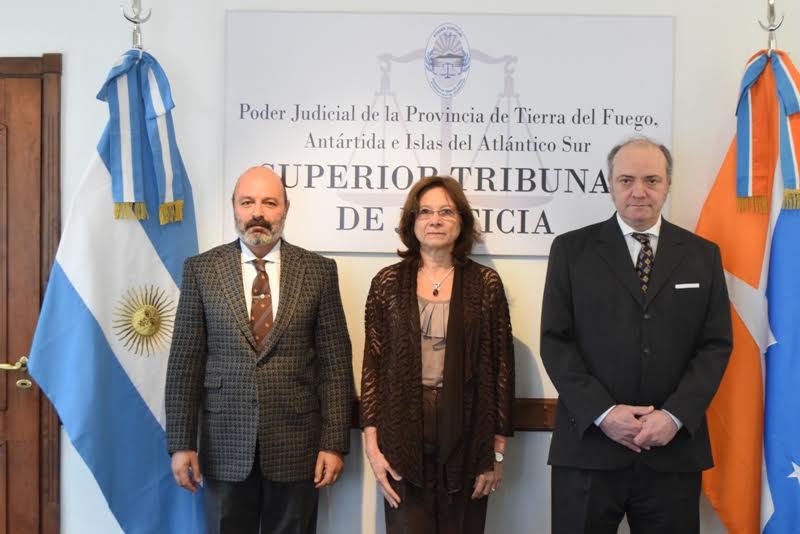 El Superior Tribunal aún no resuelve el planteo sobre cómo se suman los votos de las colectoras