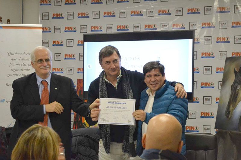  Se presentó el libro ‘Salvados por Francisco’ en el Centro Nueva Argentina