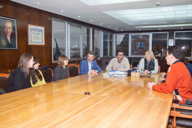 Bertone entregó subsidios a proyectos culturales impulsados por jóvenes