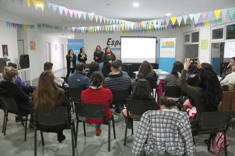 Profesionales brindaron una charla sobre violencia de género en Río Grande