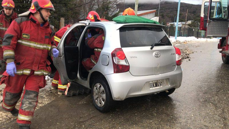 Se descompenso e impactó contra un poste