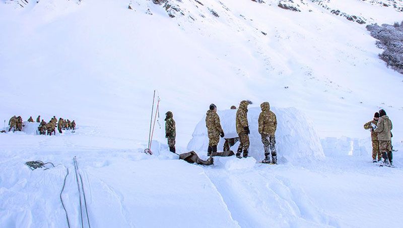 Realizan adiestramiento en técnicas de baja montaña