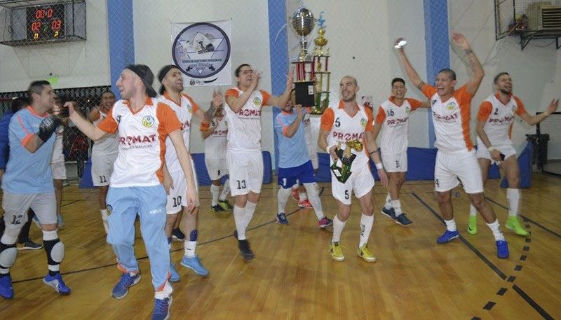 Ushuaia venció 3 a 2 a Río Grande y gritó campeón