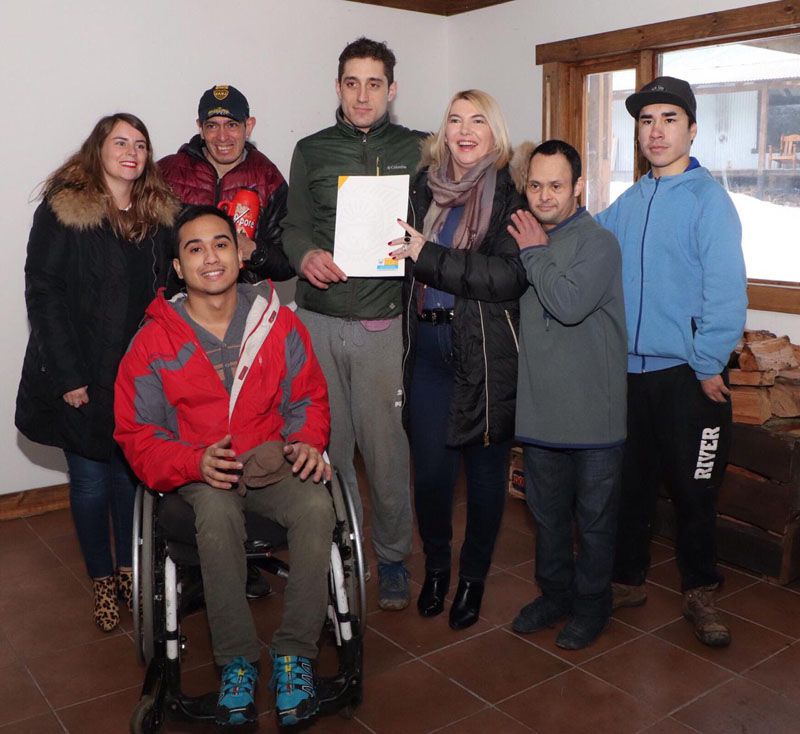 Bertone entregó subsidio a la Fundación “Un Lugar en el Mundo”