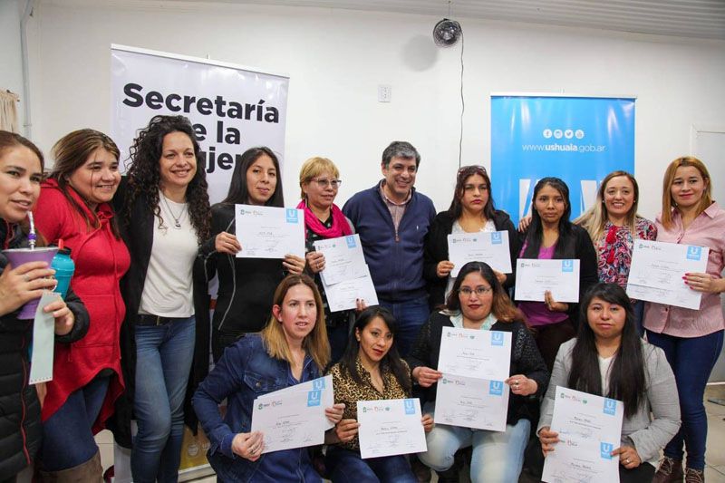 Entregaron certificados a mujeres de Ushuaia capacitadas por el Municipio