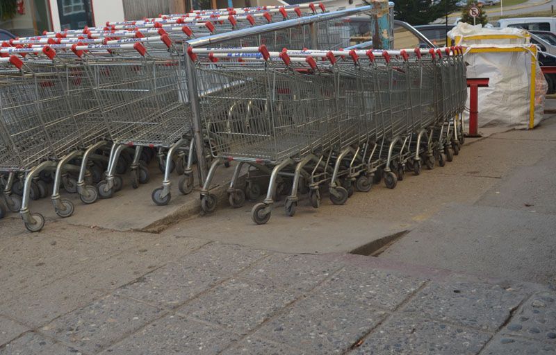Las ventas en supermercados cayeron el 20%