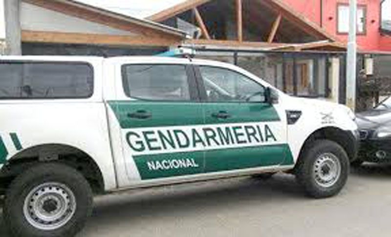 Allanamiento, fuga y disparos