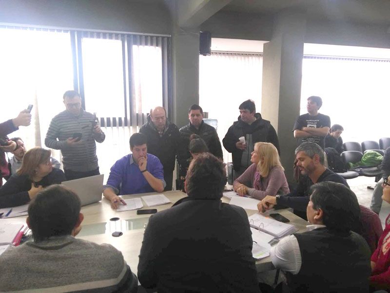 Choferes piden que el servicio se brinde con dos nuevas licencias