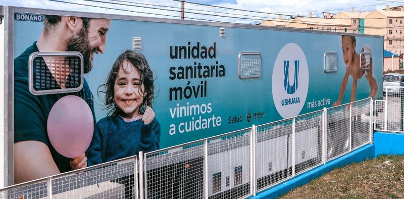 El camión sanitario de la Municipalidad de Ushuaia atiende en Alakalufes