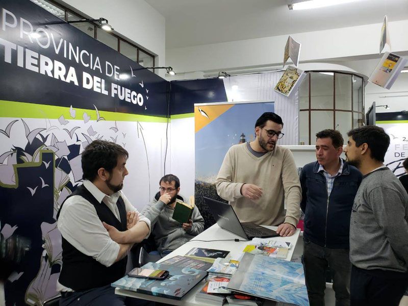 Presentaron la primera plataforma de libros digitales de la 