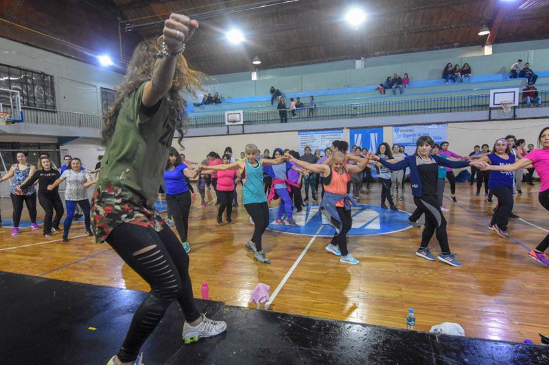 Más de 100 personas participaron en la zumba solidaria a beneficio del merendero “Todo Corazón”