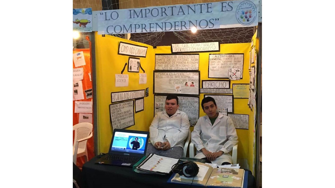 Alumnos de la Kayú presentaron un trabajo sobre accesibilidad en la comunicación