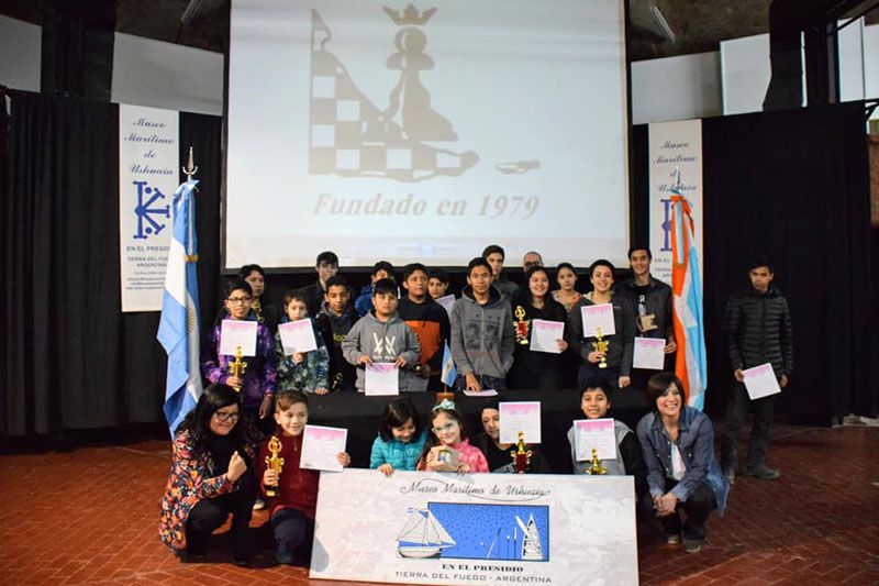 Los juveniles aprovecharon el tablero