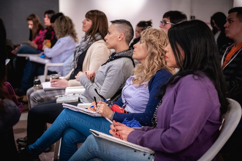 Capacitan a empleados municipales en mediación comunitaria