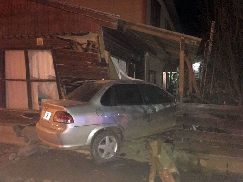 Chocó contra una casa y terminó detenido