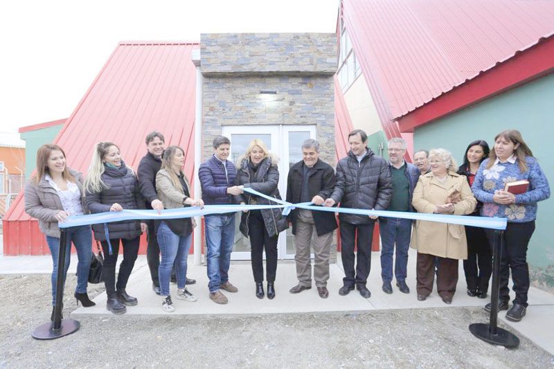 La Gobernadora inauguró el SUM de la Parroquia "Sagrada Familia"