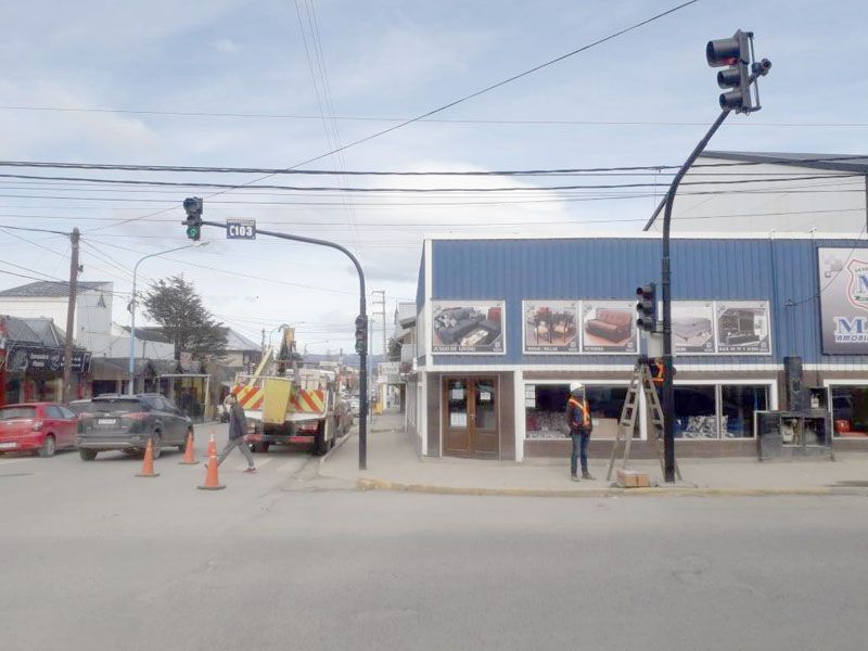 Avanza la renovación de semáforos en Ushuaia