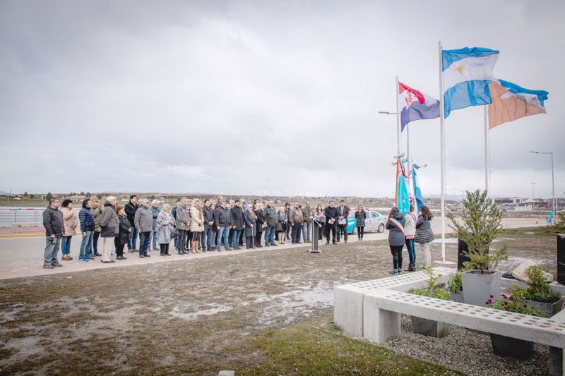 Inauguraron la plaza Croacia